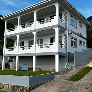 https://western-ocean-breeze-self-catering.maheislandhotels.com