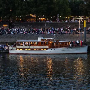 Hotelschiff Nedeva Bremen