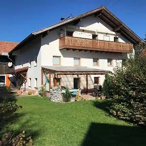https://toms-herberge.com-bavaria.com